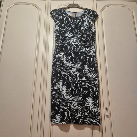Dresses & Skirts - Oasis tropical print summer dress
